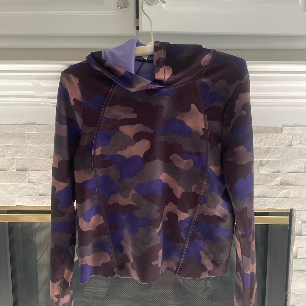 Athleta medium camo hoodie. Great condition. Nylon/polyester/spandex blend